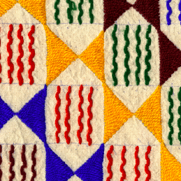 Détail d’un tissu pagne brodé. Mali, Madiama. Peuple Peul © Collection Anne Grosfilley