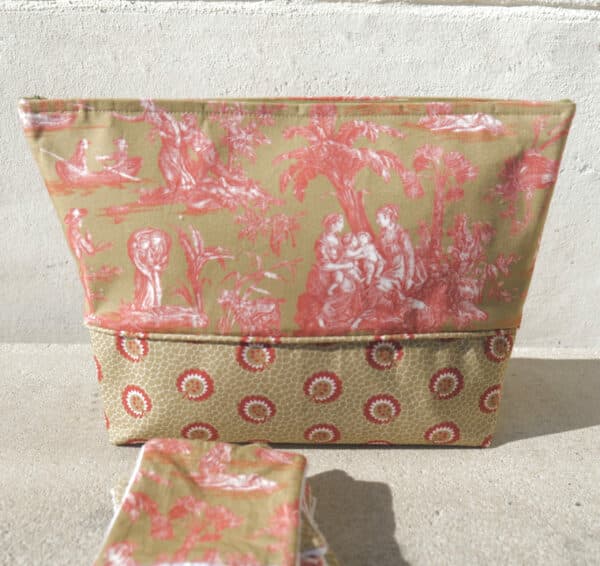 TROUSSE TOILETTE ETOFFES ET LITTERATURE