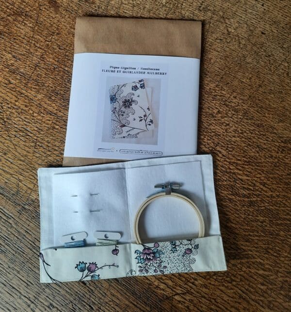 KIT DE BRODERIE "GUIRLANDES DE FLEURS" – Image 2