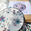KIT DE BRODERIE "GUIRLANDES DE FLEURS"