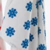 SERVIETTE HAMMAM 100X180 "ROSACES" BLEU DIRECTOIRE – Image 2