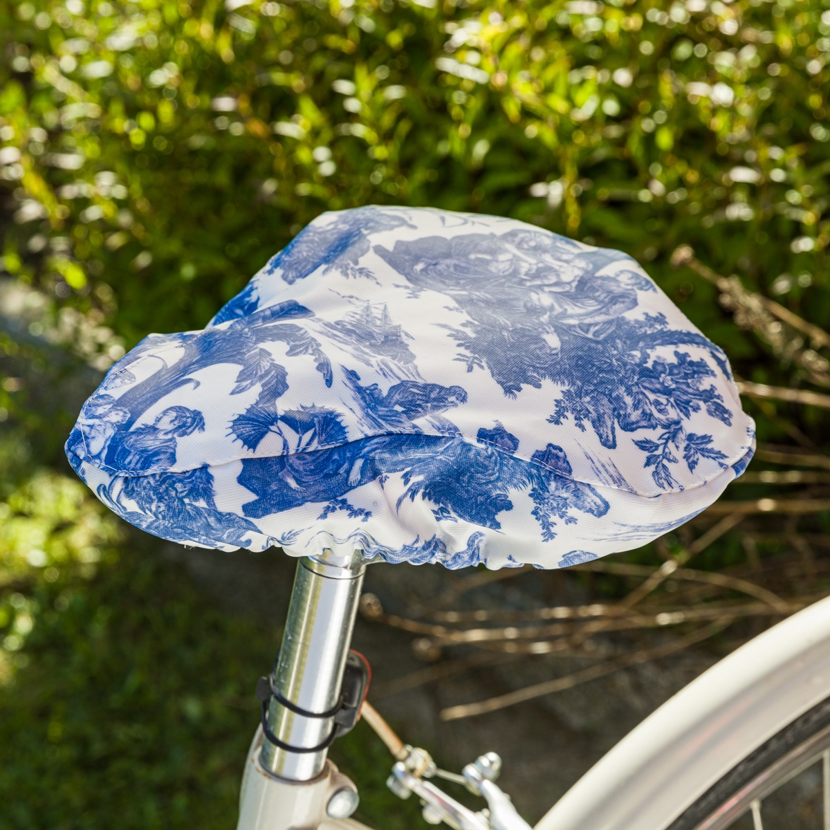 HOUSSE SELLE DE VELO PAUL ET VIRGNINIE BLEU - Musée de la Toile de Jouy