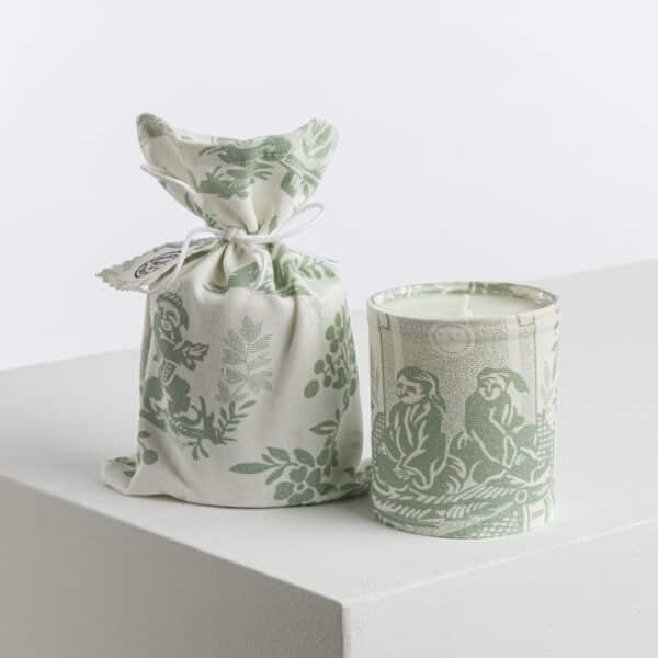 BOUGIE ET SON POCHON "LE CHINOIS A LA BROUETTE" CELADON