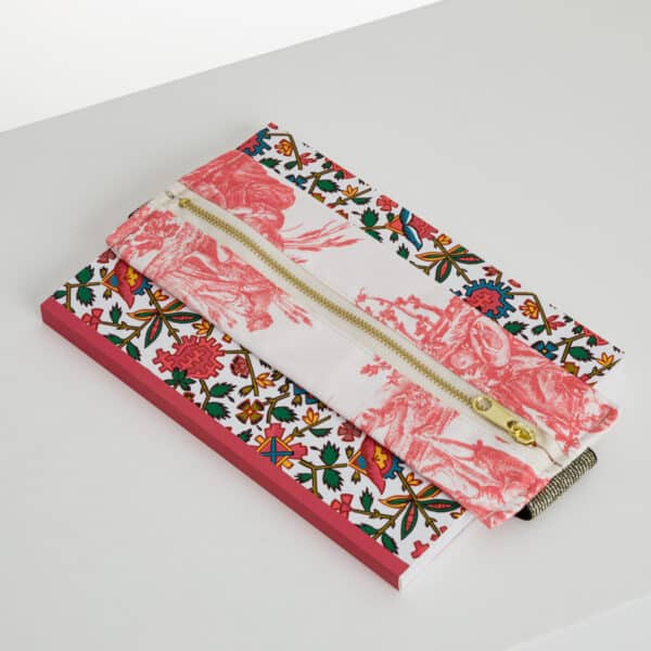 TROUSSE PLATE AVEC ELASTIQUE "LES DELICES DES 4 SAISONS" ROSE