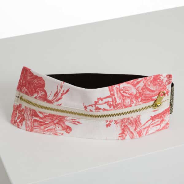 TROUSSE PLATE AVEC ELASTIQUE "LES DELICES DES 4 SAISONS" ROSE – Image 2