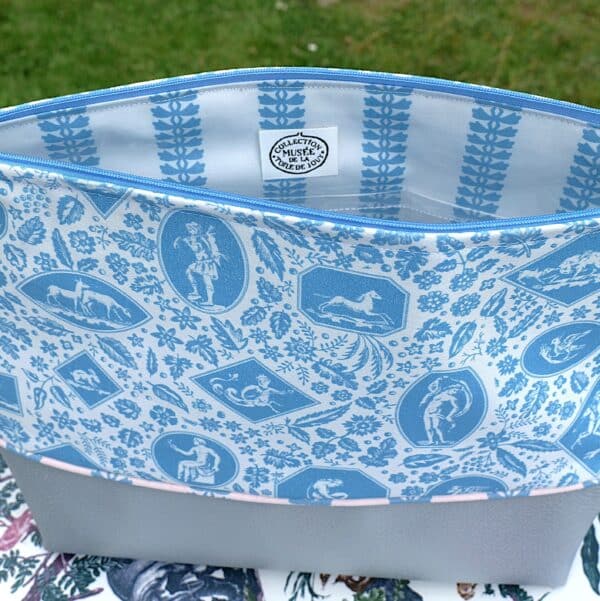GRANDE TROUSSE DE TOILETTE "Les CAMEES" BLEU – Image 2
