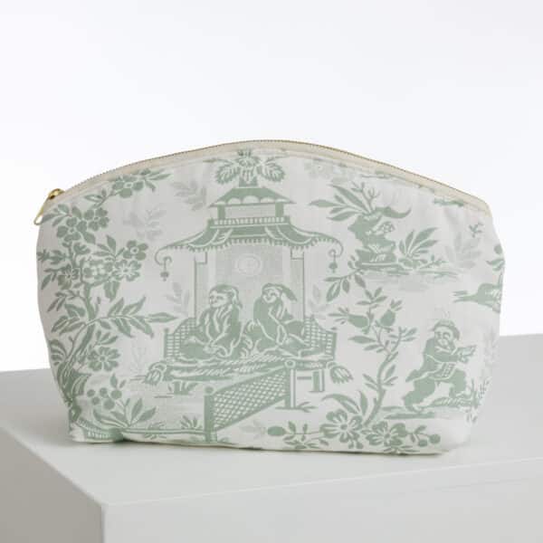 TROUSSE ARRONDIE "LE CHINOIS A LA BROUETTE" CELADON