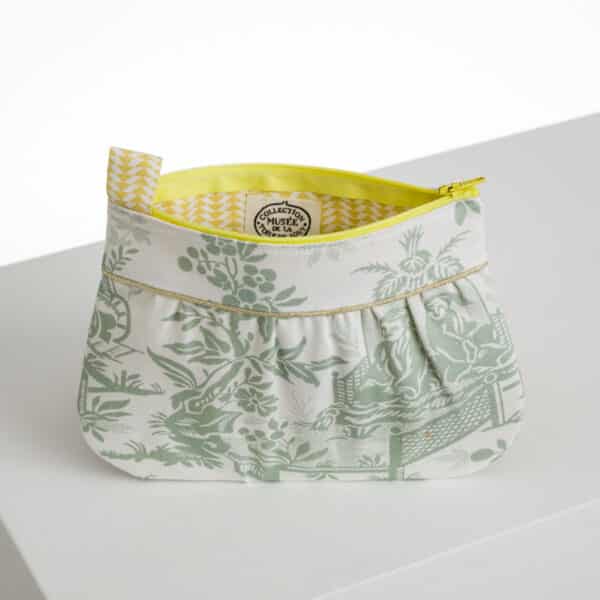TROUSSE COQUETTE "LE CHINOIS A LA BROUETTE" CELADON