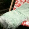 PLAID GAZE DE COTON "FLEURS sur FOND PICOTE" BLEU ou vert – Image 3