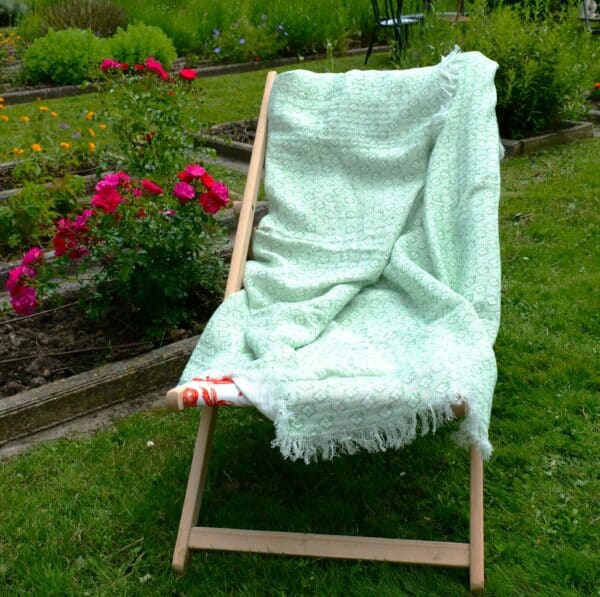 PLAID GAZE DE COTON "FLEURS sur FOND PICOTE" BLEU ou vert – Image 2