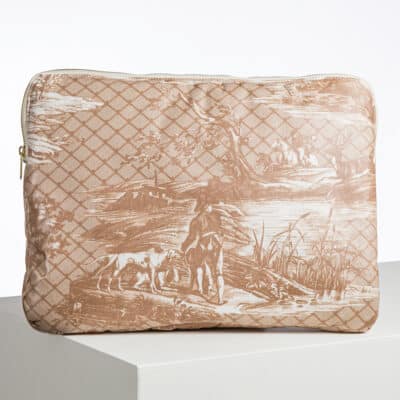 HOUSSE ORDINATEUR "LA CHASSE A JOUY" TANNIN (Toile enduite)