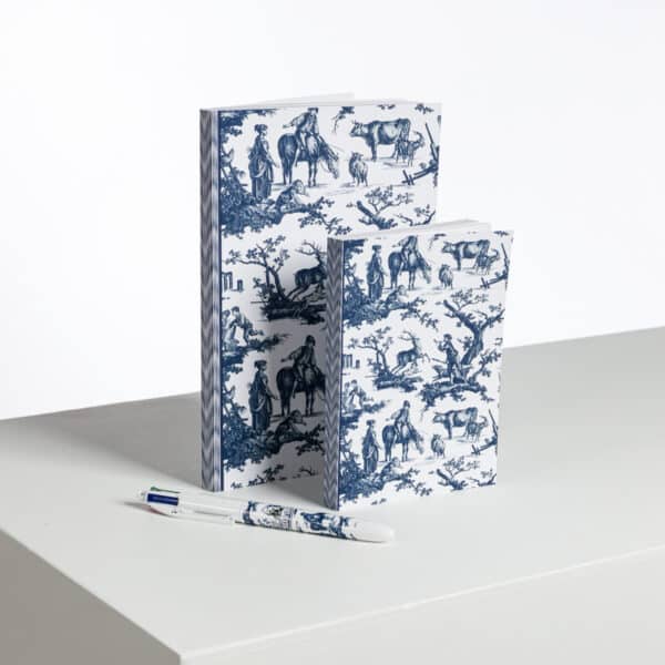 CARNET BROCHE A5 "LES PLAISIRS DE LA CAMPAGNE" BLEU – Image 2