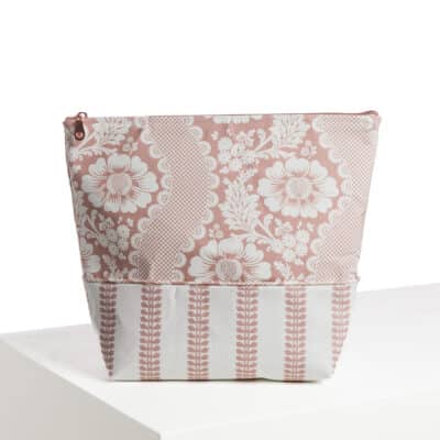 GRANDE TROUSSE "FLEURS STYLISEES SUR MONTANTS ONDULANTS" ROSE POUDRE