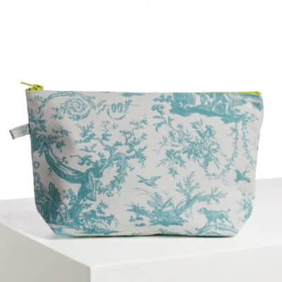 TROUSSE PENELOPE "COURONNEMENT DE LA ROSIERE" BLEU LAGON