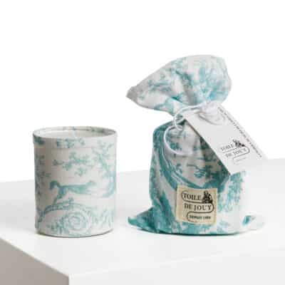BOUGIE ET SON POCHON "COURONNEMENT DE LA ROSIERE" BLEU LAGON