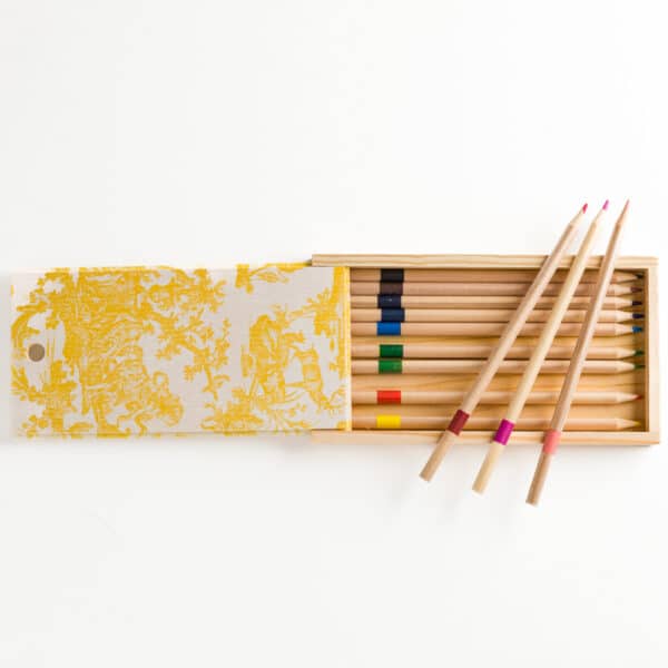 PLUMIER 12 COULEURS "4 PARTIES DU MONDE" JAUNE BOUTON D'OR