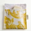 POCHETTE SAVON ENDUITE  "4 PARTIES DU MONDE" JAUNE BOUTON D'OR – Image 2