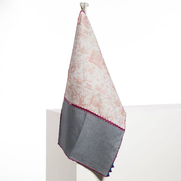 GRAND TORCHON BRODE "COURONNEMENT DE LA ROSIERE" ROSE POUDRE