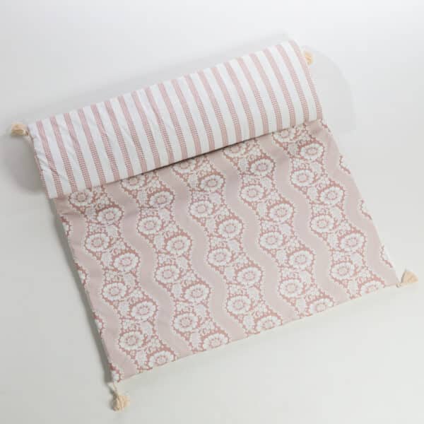 MATELAS DE REPOS "FLEURS STYLISEES SUR MONTANTS ONDULANTS" ROSE POUDRE