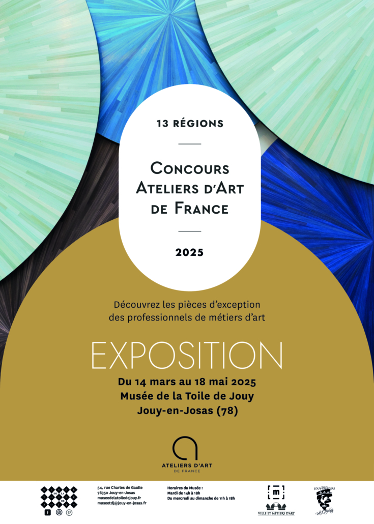 Affiche du concours et de l'exposition Ateliers d'Art de France 2025, avec des formes abstraites en éventail bleu et vert, dates de l'événement (14 mars-18 mai 2025), au Musée de la Toile de Jouy à Jouy-en-Josas. - Musée de la Toile de Jouy