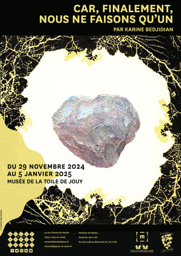 Affiche pour une exposition d'art au Musée de la Toile de Jouy, présentant un objet texturé en forme de cœur. Le titre est "CAR, FINALEMENT, NOUS NE FAISONS QU'UN" de Karine Bedjidian. Les dates et le lieu de l'exposition sont indiqués ci-dessous en français. - Musée de la Toile de Jouy