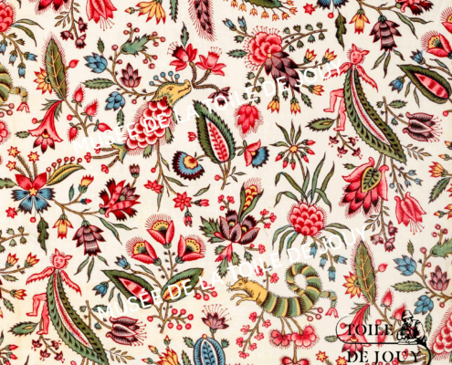 Motif floral et feuillu coloré sur fond clair, inspiré du style décoratif du Musée de la Toile de Jouy, comprenant des fleurs stylisées, des feuilles et des éléments fantaisistes en rouge, vert, bleu et jaune, avec une touche botanique vintage. - Musée de la Toile de Jouy