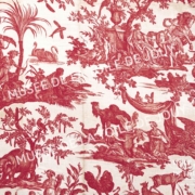 Toile rouge avec des scènes pastorales détaillées, des figures classiques et des animaux dans des vignettes complexes sur un fond crème. La mention "MUSEE DE LA TOILE DE JOUY" est superposée en diagonale, célébrant l'art du Musée de la Toile de Jouy. - Musée de la Toile de Jouy