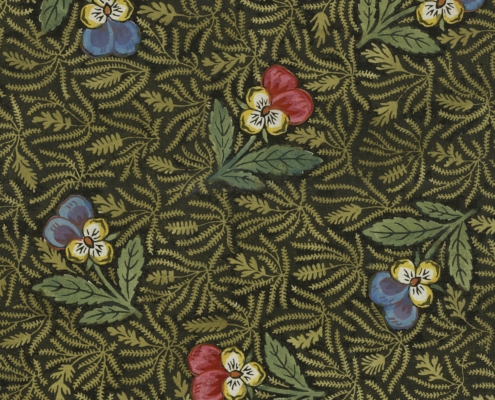 Un motif décoratif inspiré par le Musée de la Toile de Jouy, représentant des fleurs de pensées rouges, jaunes et bleues avec des feuilles vertes sur un fond dense et complexe de vignes vertes feuillues sur un fond sombre. - Musée de la Toile de Jouy
