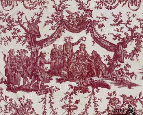 Motif de toile de Jouy rouge sur tissu blanc représentant une scène pastorale du XVIIIe siècle avec des personnages élégamment vêtus, des animaux et des arbres. Style français vintage classique inspiré du Musée de la Toile de Jouy, avec guirlandes et chérubins. - Musée de la Toile de Jouy