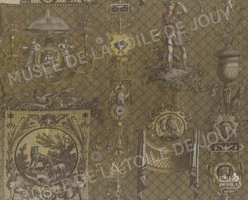 Tissu à motifs classiques - urnes, animaux, personnage debout avec une lance et médaillons décoratifs - dans des tons bruns et beiges atténués. La mention "Musée de la Toile de Jouy" est légèrement incrustée dans le dessin. - Musée de la Toile de Jouy