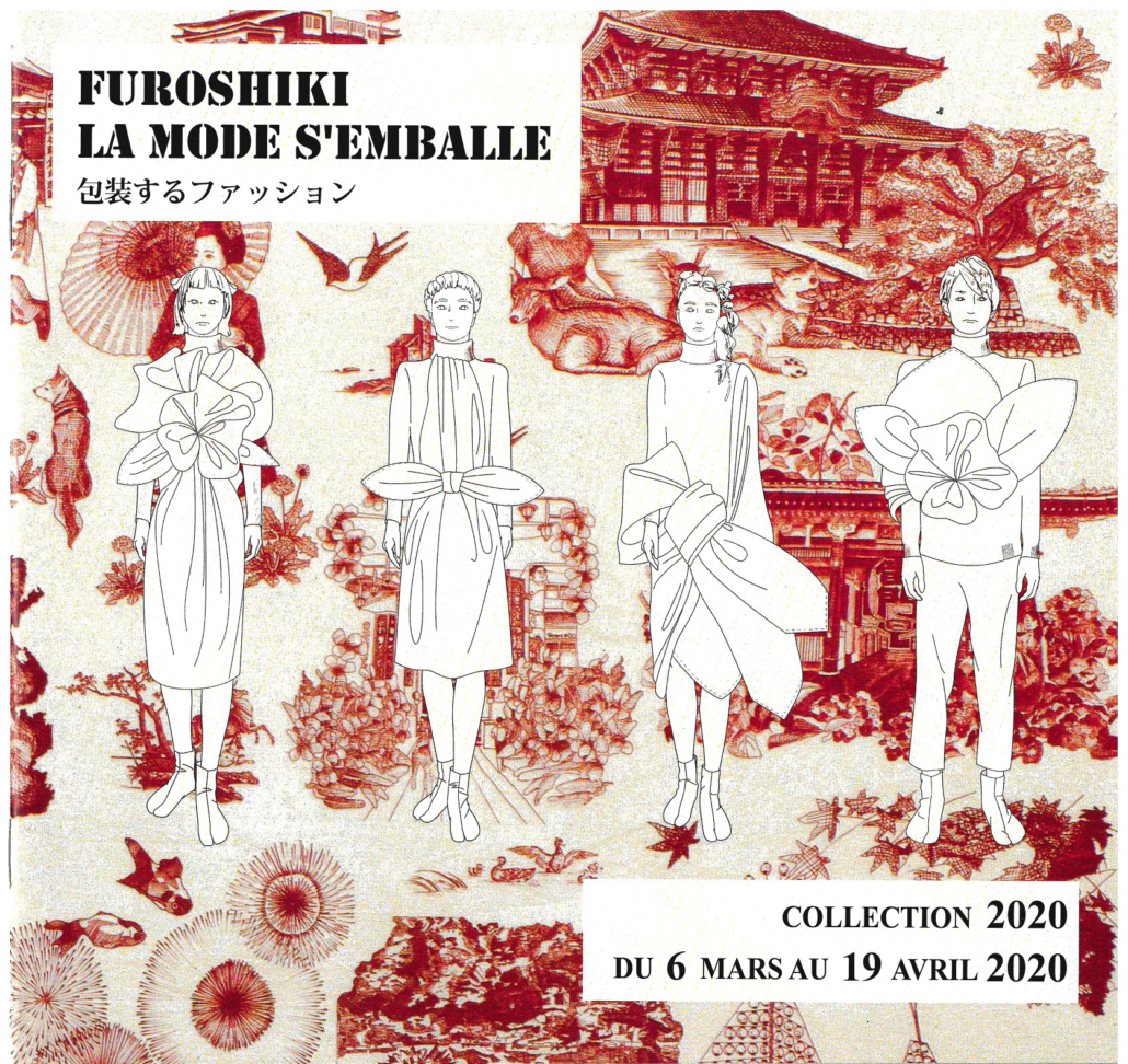 Affiche de l'exposition "Furoshiki La Mode S'Emballle" au Musée de la Toile de Jouy, représentant quatre personnages vêtus d'étoffes élaborées sur fond de paysage japonais rouge et crème avec des temples, des arbres et des oiseaux. Dates de l'exposition : Du 6 mars au 19 avril 2020. - Musée de la Toile de Jouy