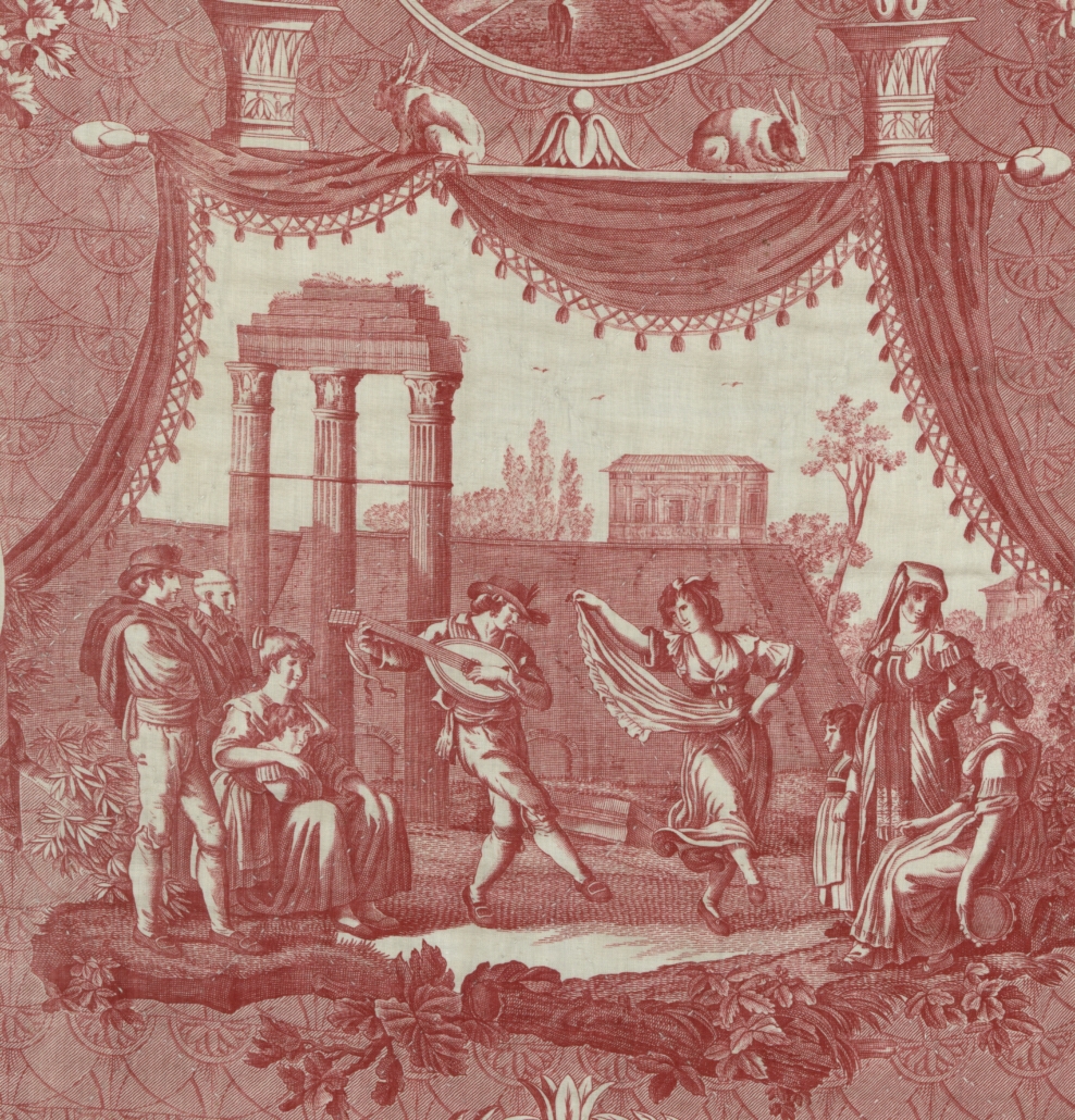 Illustration en rouge et blanc de personnes en costume d'époque assistant à un concert de musique de chambre, avec des musiciens jouant des instruments et deux danseurs au centre, au milieu de ruines anciennes et de colonnes classiques, encadrées par des draperies et des motifs décoratifs - rappelant le style Oberkampf. - Musée de la Toile de Jouy