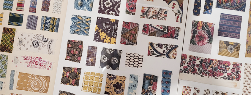 Un assortiment d'échantillons de tissus colorés aux motifs variés, notamment floraux, géométriques et à rayures, disposés en grilles sur de grandes feuilles blanches — idéal pour une découverte lors d'une visite guidée des collections permanentes du musée. - Musée de la Toile de Jouy